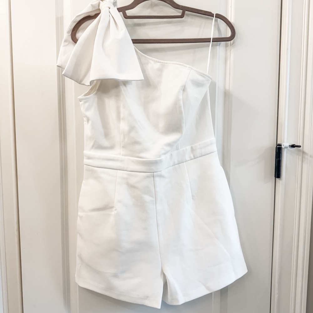 Elegant White One-Shoulder Jumpsuit